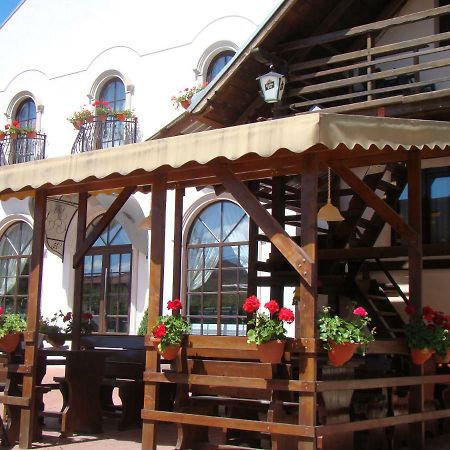 Casa Hora Hotel Suceava Buitenkant foto