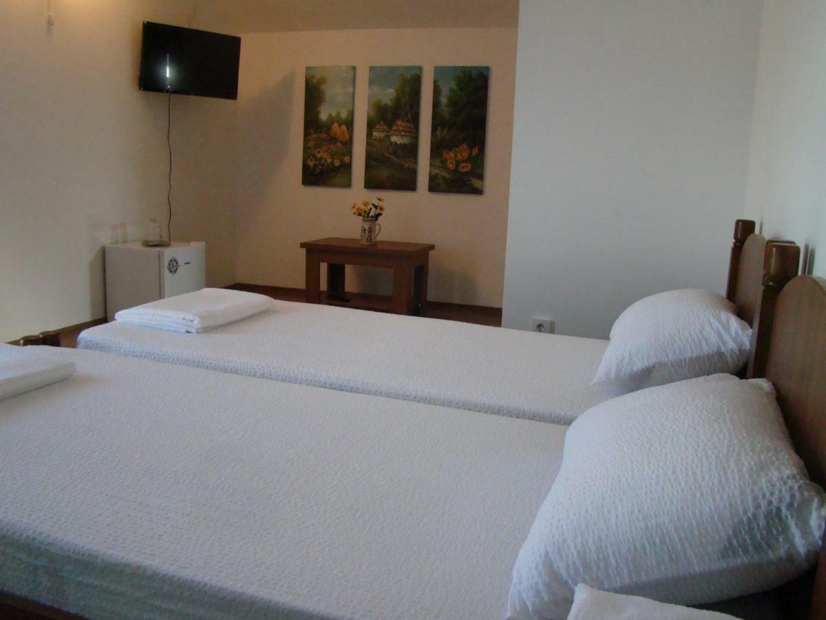 Casa Hora Hotel Suceava Buitenkant foto