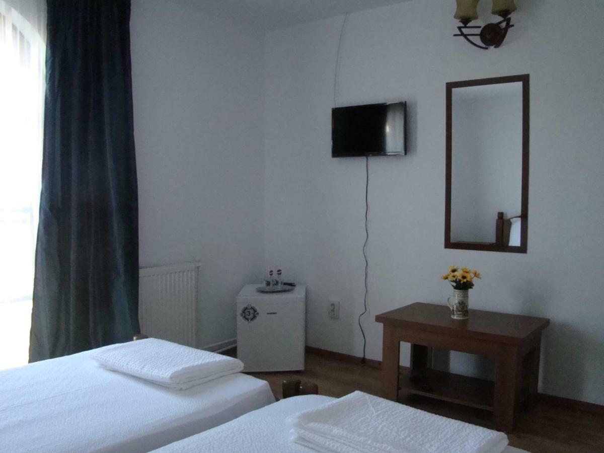 Casa Hora Hotel Suceava Buitenkant foto