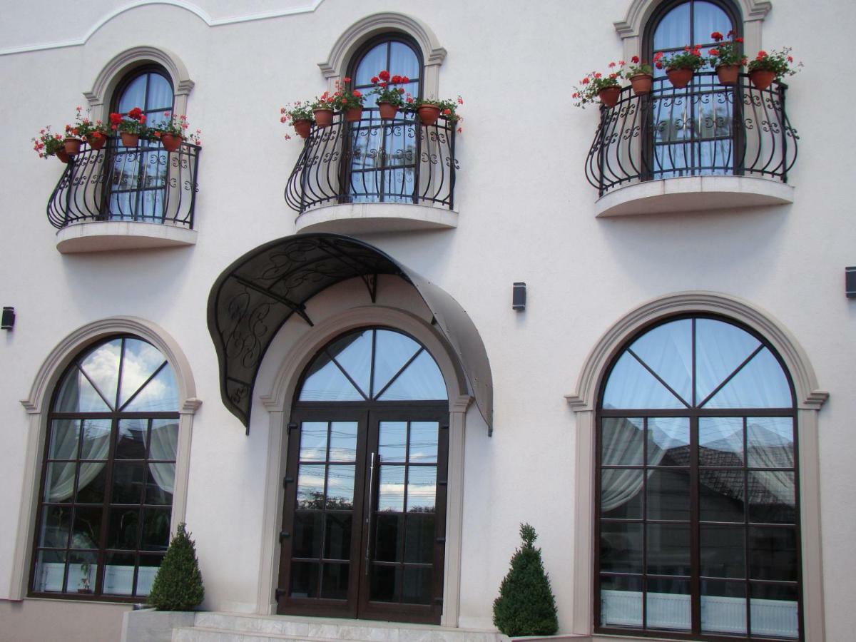 Casa Hora Hotel Suceava Buitenkant foto