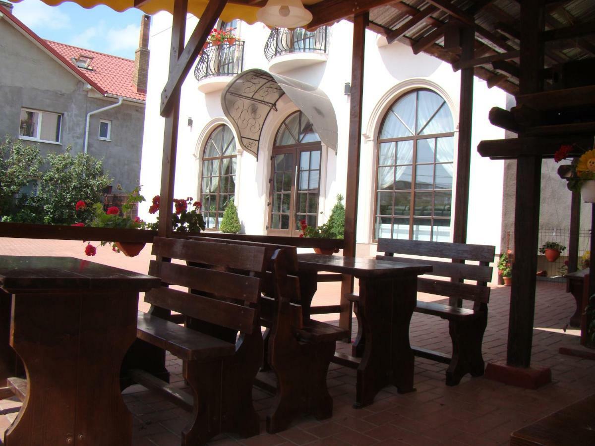 Casa Hora Hotel Suceava Buitenkant foto