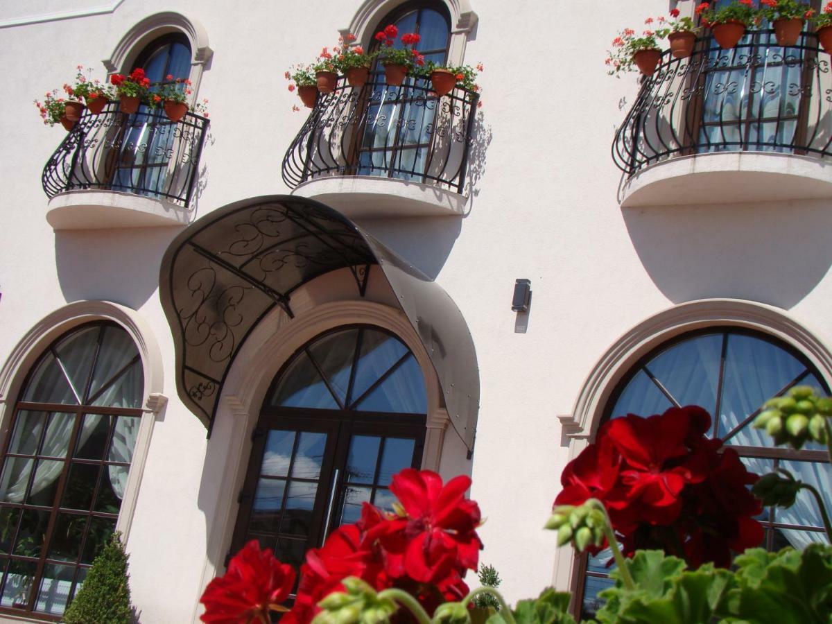 Casa Hora Hotel Suceava Buitenkant foto