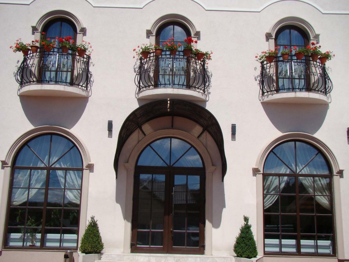 Casa Hora Hotel Suceava Buitenkant foto
