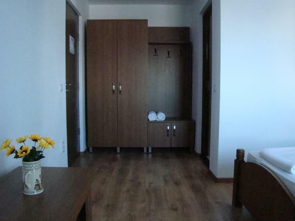 Casa Hora Hotel Suceava Buitenkant foto