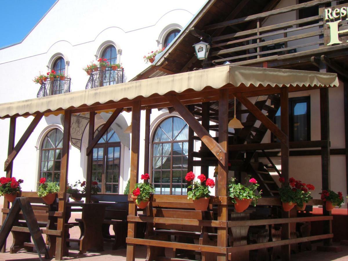 Casa Hora Hotel Suceava Buitenkant foto